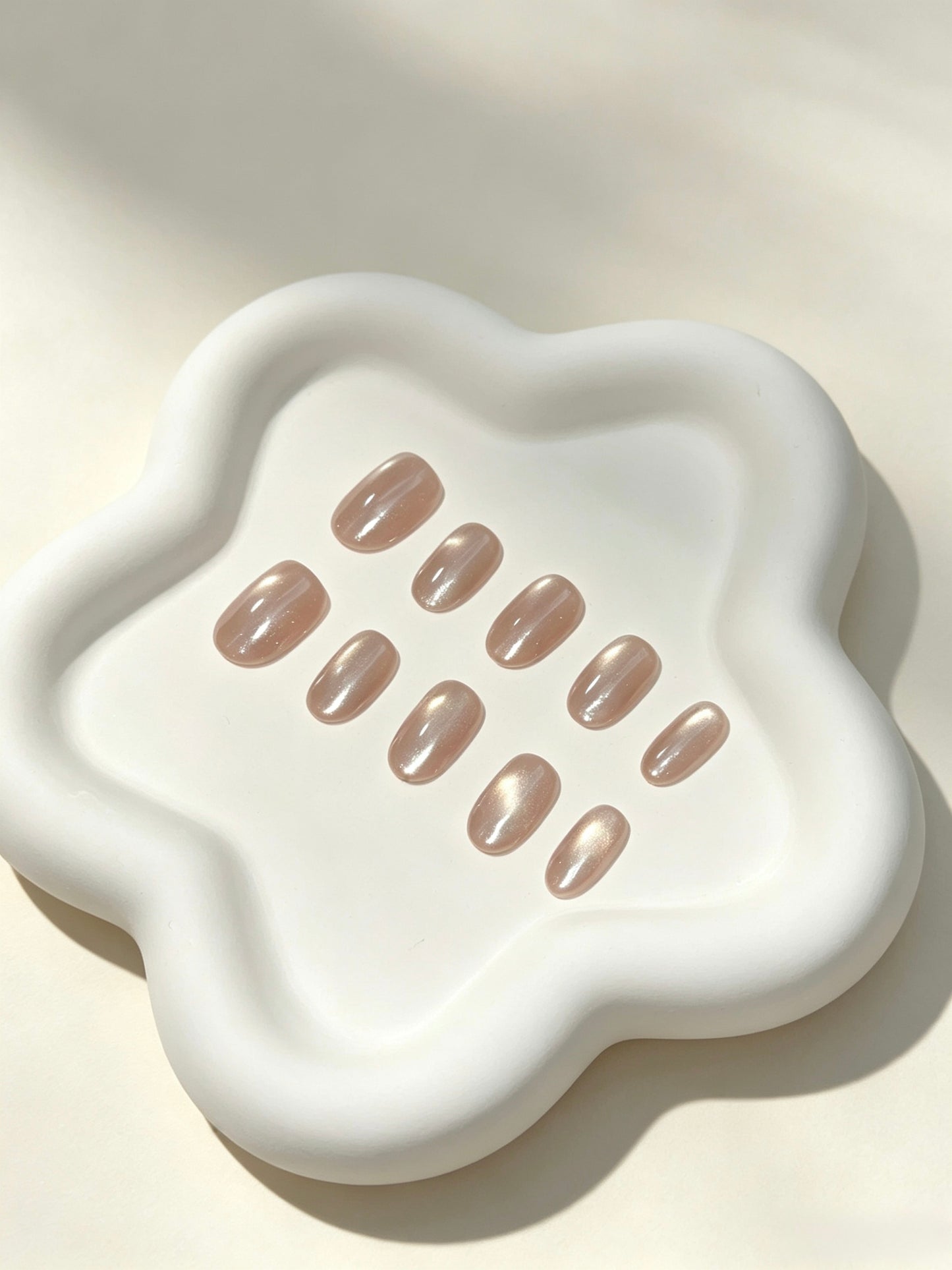 Rock‑Sugar Glow Chasing‑Light Cat‑Eye Press‑On Nails